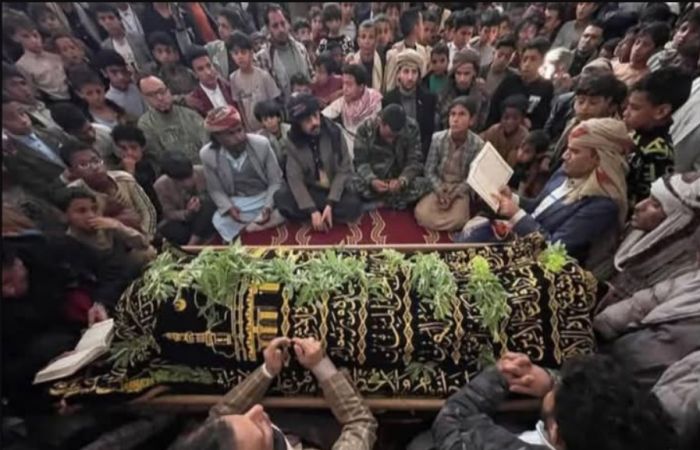 تشييع جماهيري للفنان الشعبي علي عنبة في صنعاء بعد مسيرة فنية حافلة