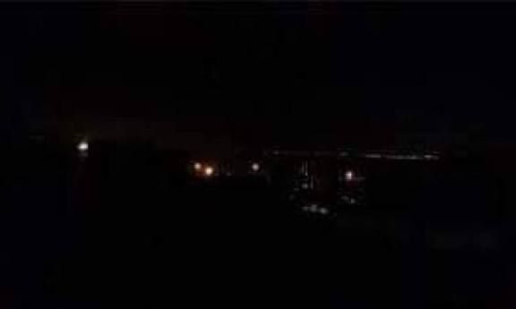 أكثر من 22 ساعة انقطاع يوميًا.. عدن تغرق في الظلام