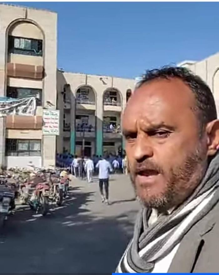 رغم 28 عامًا من العطاء.. معلم في إب يوجه نداءً مؤثراً من طابور الصباح يكشف وجع الكوادر المنسية