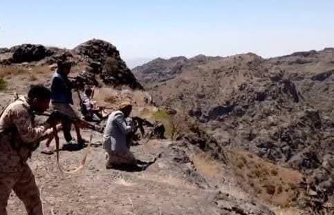 مقتل وجرح 5 حوثيين وتفجير شبكات ألغام غرب تعز