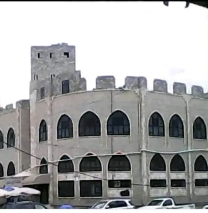 شبكة حقوقية: الحوثي يهاجم دور الحديث بصنعاء ويغلق أكثر من 100 مسجد تابع للشيخ محمد الإمام في ذمار