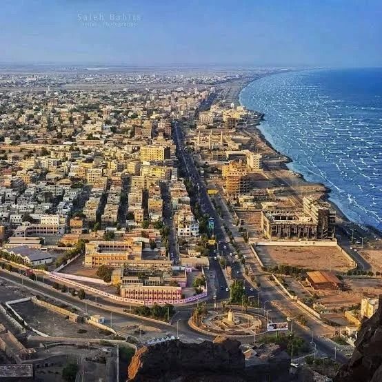 إصابة 3 بانفجار مقذوف مجهول في كريتر عدن
