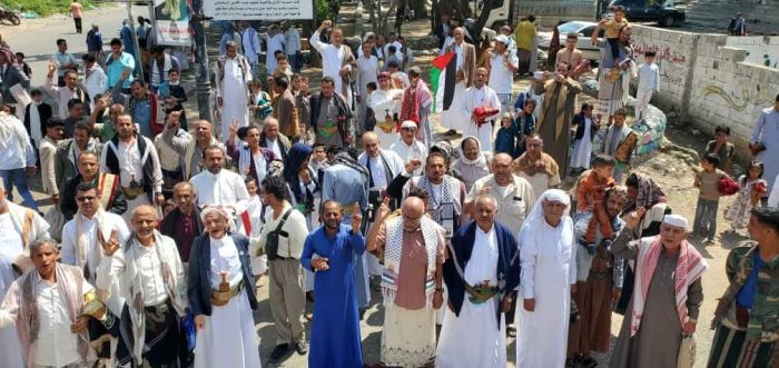 وقفة بتعز تندد بالإرهاب وتطالب بدعم القوات الحكومية واستكمال التحرير