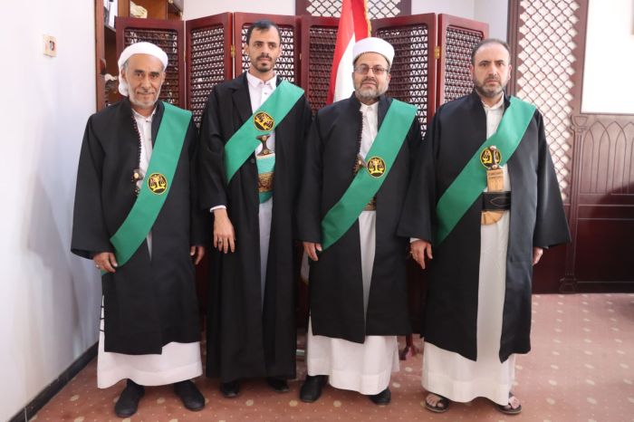مليشيا الحوثي توزّع خريجي مراكزها الدينية للتدرب في المحاكم ضمن خطة للسيطرة على القضاء