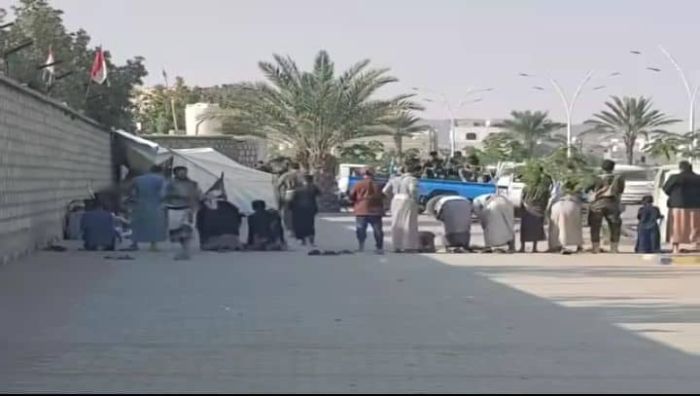 مأرب.. جرحى الجيش والمقاومة ينصبون أول خيمة اعتصام للمطالبة بحقوقهم العلاجية والمالية