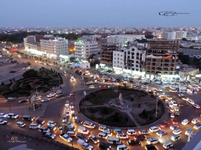 فشل التنظيم وتجاهل المخالفات يفاقمان الأزمة المرورية في عدن (تقرير) 