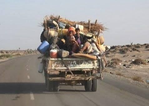 إب تنزف أبناءها.. معلمون وكهول وأطفال يغادرون بحثاً عن حياة ممكنة