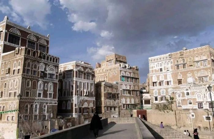 وفاة 5 شبان وإصابة آخرين بتسمم كحولي في حي الحصبة بصنعاء