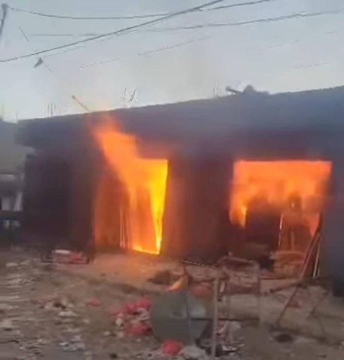 حريق يلتهم ورشة نجارة في ذمار ويتسبب بخسائر مادية كبيرة