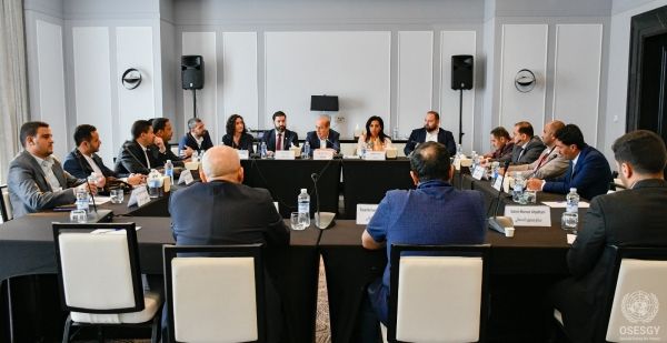 انطلاق جولة من المشاورات اليمنية في العاصمة العمانية