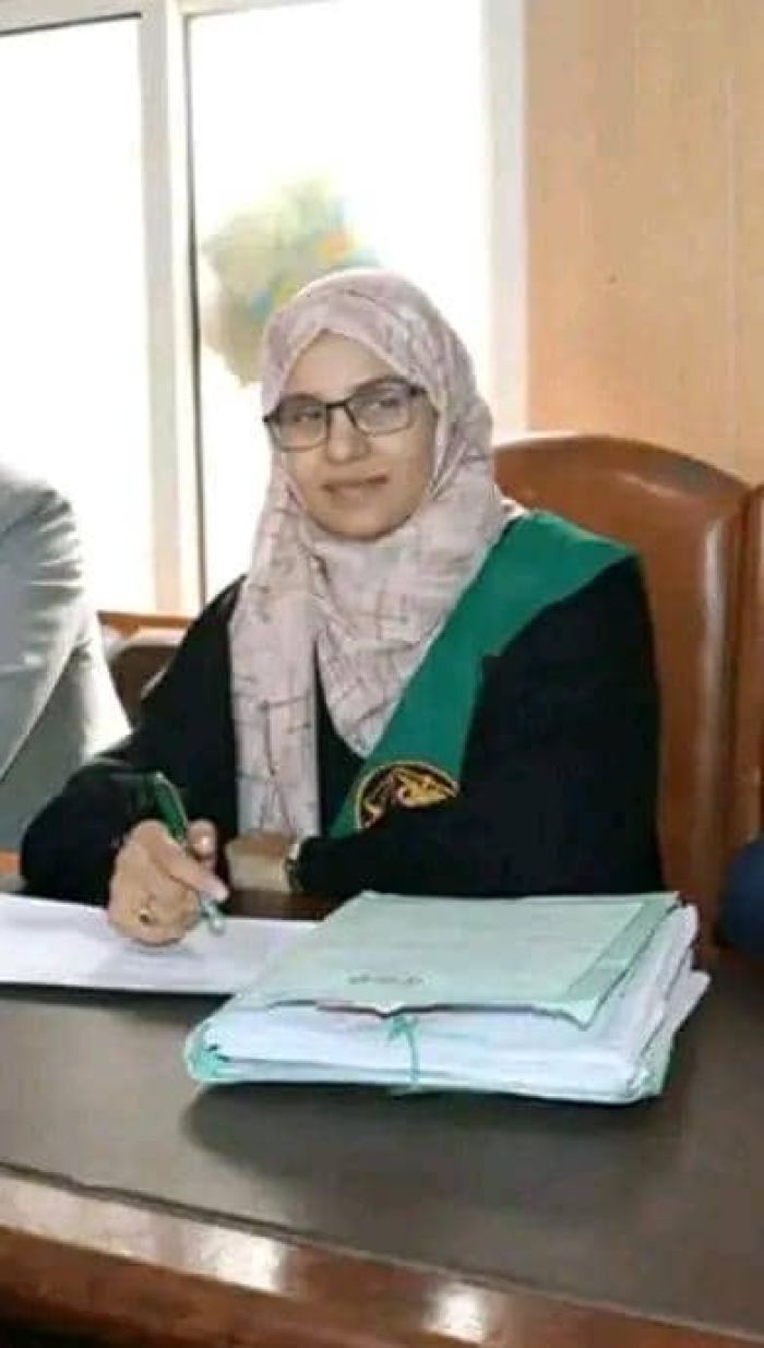 قيادي حوثي يقتحم محكمة بصنعاء ويعتدي على قاضٍ ويهرب متهمًا بالقوة أثناء جلسة قضائية