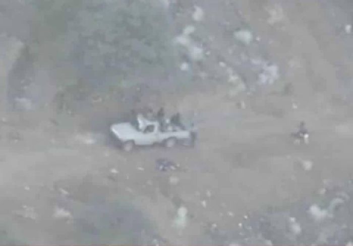 تعز.. مقتل عنصر حوثي وإعطاب طقم عسكري بمقبنة