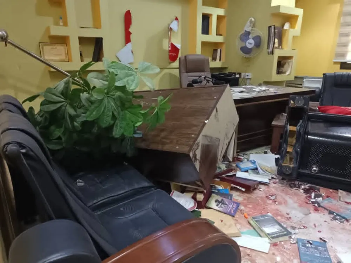 إصابة عاملين في صحيفة «عدن الغد» جراء هجوم مسلح بعدن