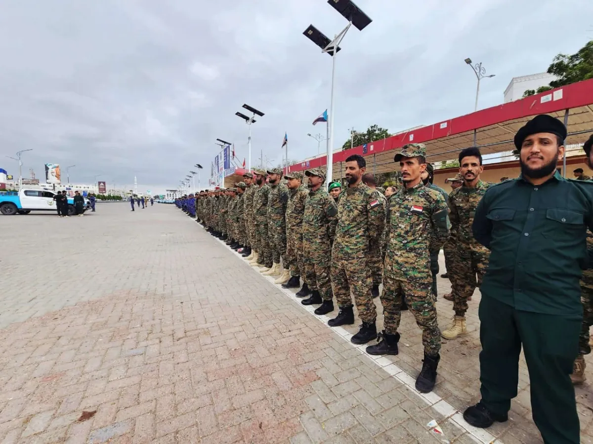 احتجاجات لعناصر أمنية في عدن وسط شكاوى من تمييز في صرف المرتبات