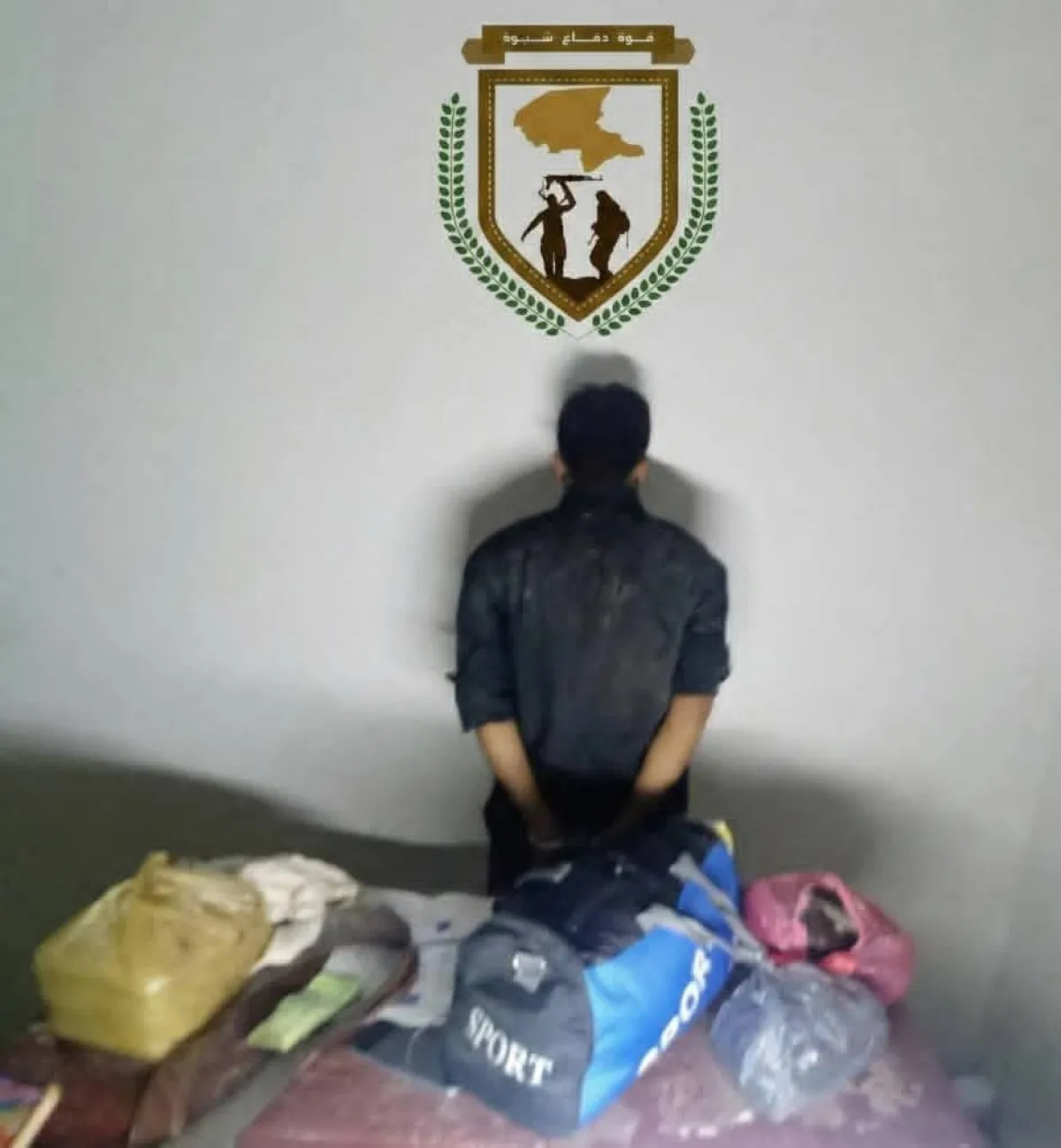 ضبط أحد المطلوبين أمنياً على ذمة قضية سرقة سيارة بشبوة