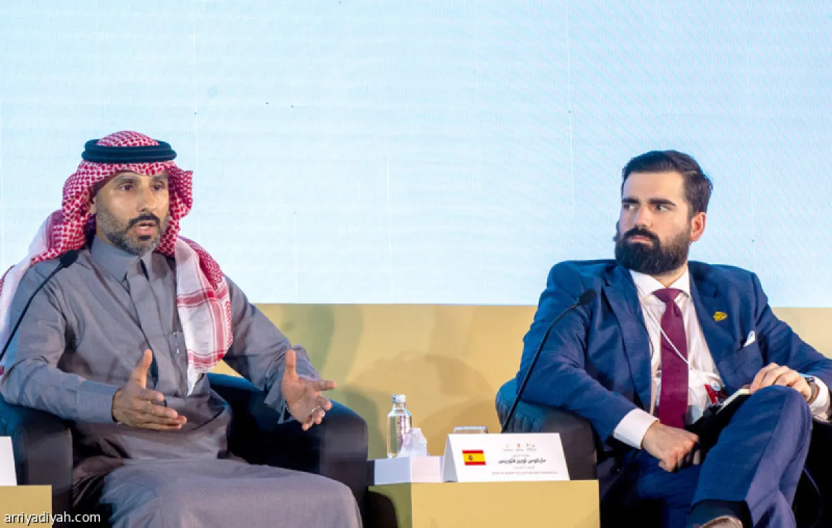 مدرب الاتفاق يشارك في قمة الرياضة البحرينية ويؤكد: صقل المواهب السعودية يبدأ من الحواري