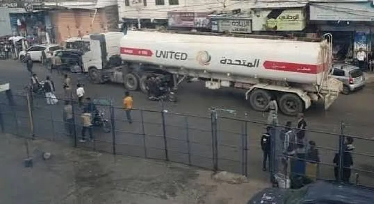 غياب الرقابة في إب.. اتهامات لمليشيا الحوثي بإغراق السوق المحلية بوقود مغشوش