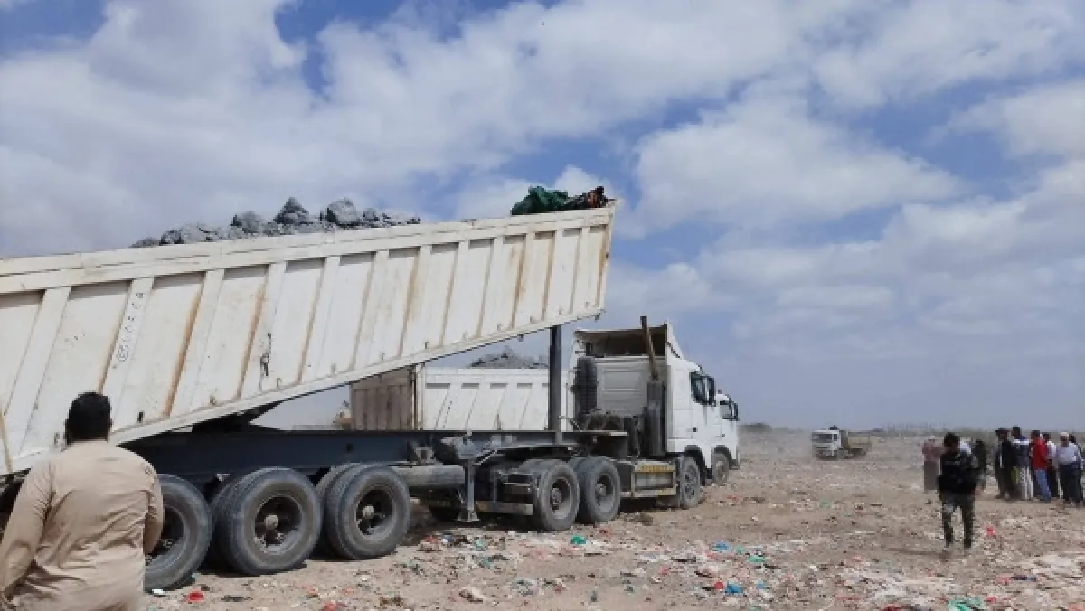 إتلاف 300 طن من مادة الكلنكر التالفة في عدن بقرار قضائي