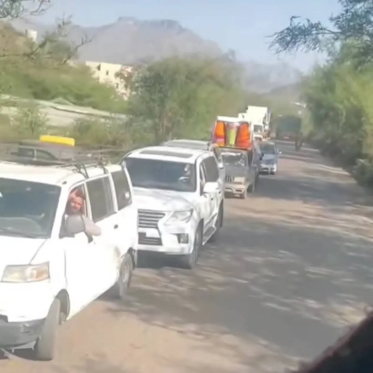 مسافرون وحقوقيون يطالبون بفتح طريق دمت-قعطبة على مدار الساعة خلال رمضان