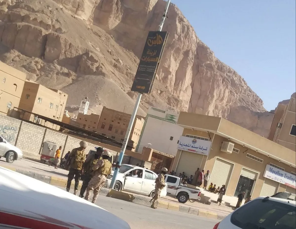 إصابة جندي بانفجار عبوة ناسفة استهدف آلية عسكرية في سيئون