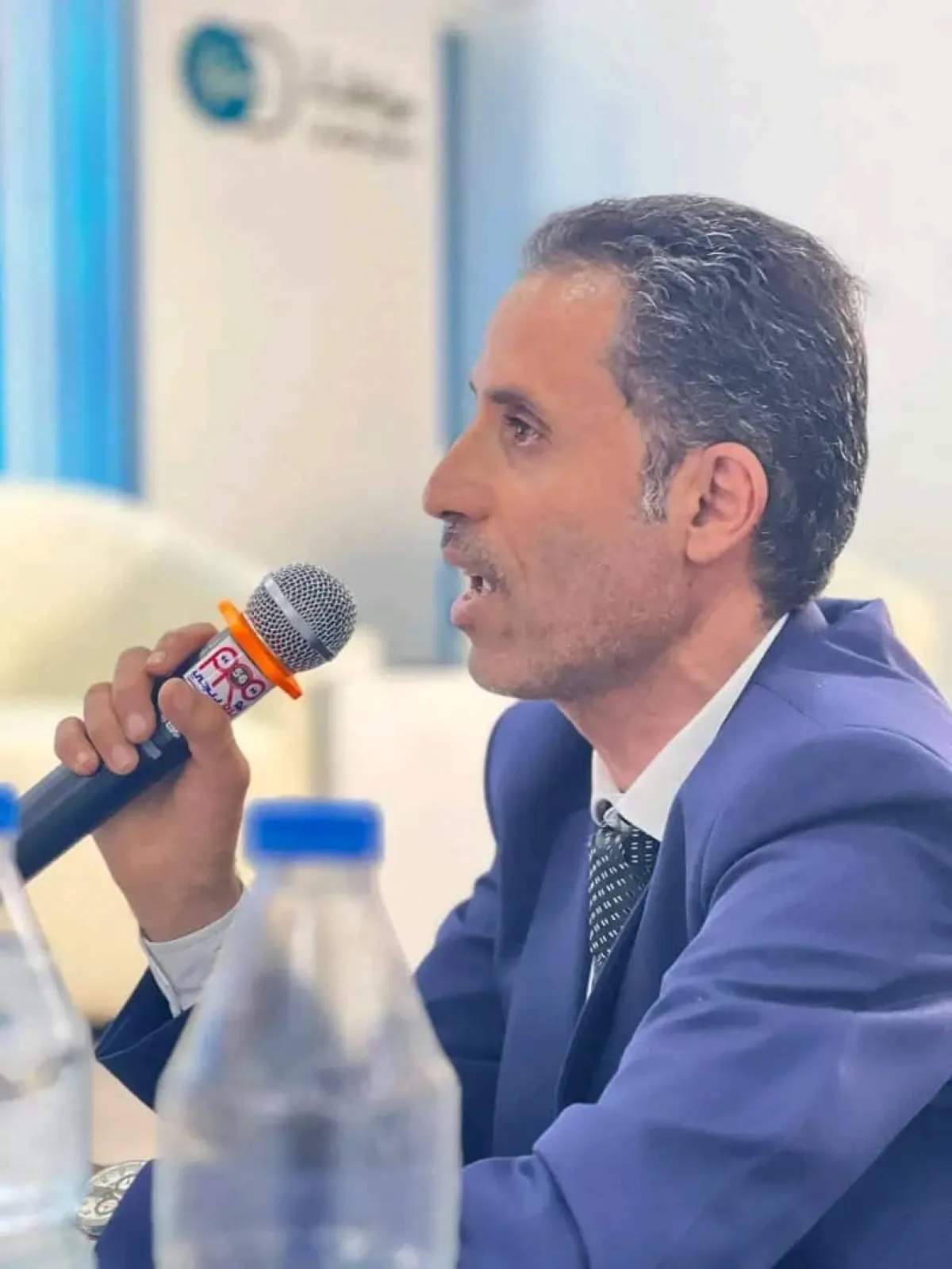 سلطة الحوثي في إب تقاضي ناشطاً حقوقياً بعد انتقاده فساد مكتب الأشغال