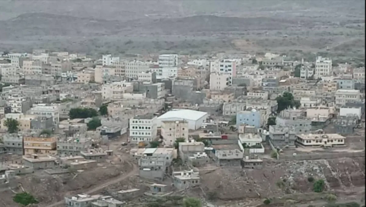 قوة عسكرية توقف توزيع مساعدات سعودية في ردفان وتنقلها خارج المديرية