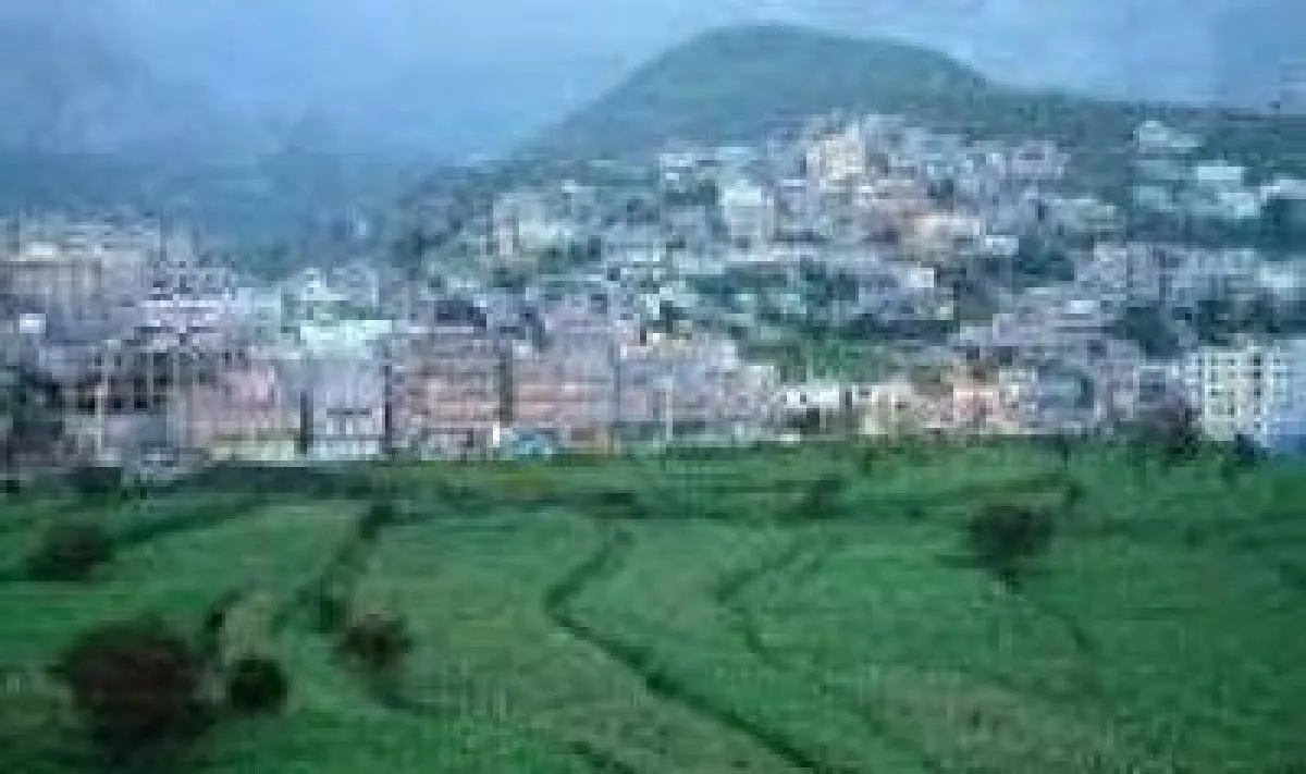 رغم وفرة مواردها المائية.. أزمة مياه حادة تضاعف معاناة سكان إب في رمضان