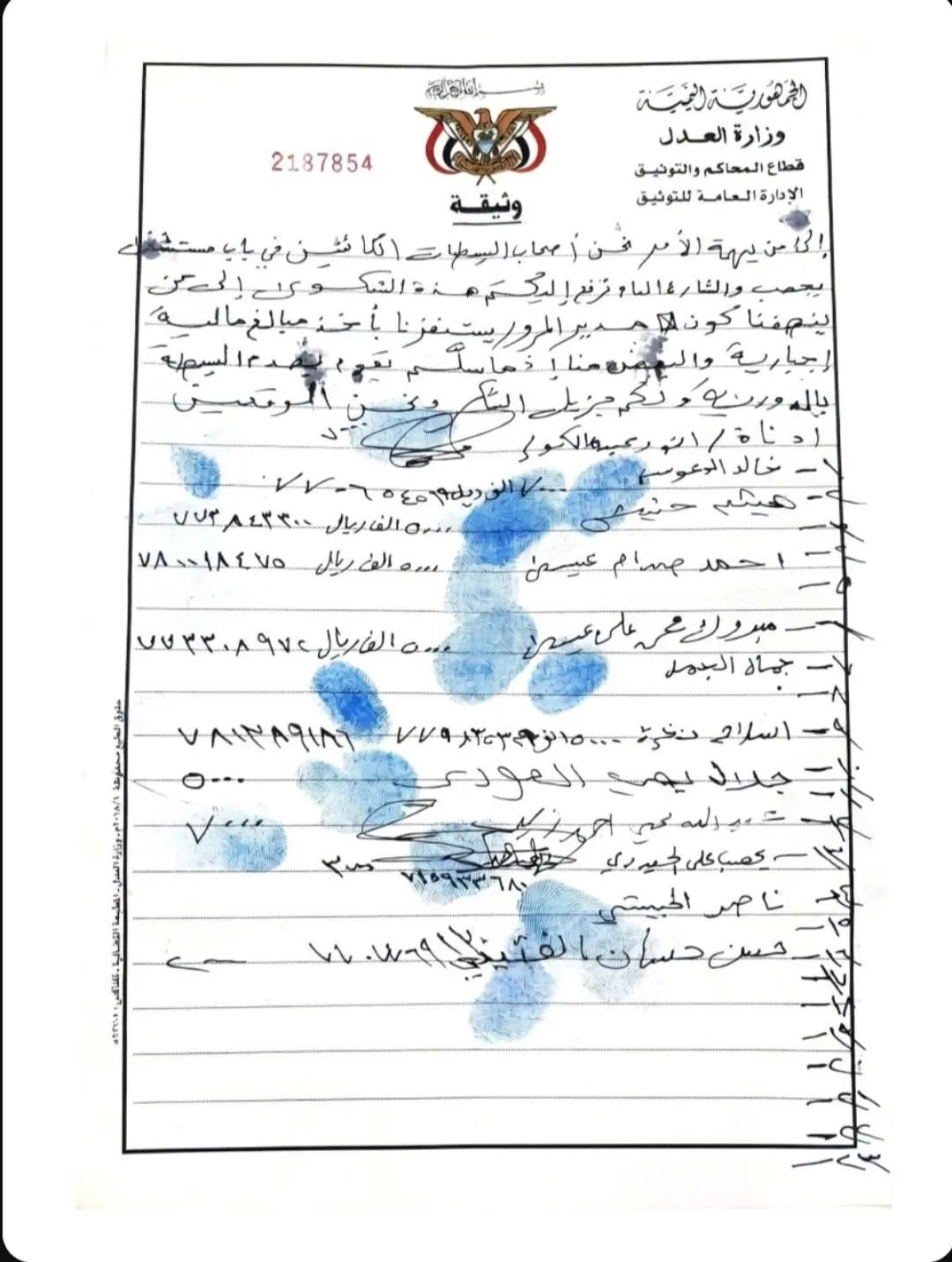 إب.. مليشيا الحوثي تبتز الباعة المتجولين والبساطين في يريم بالجبايات وتتلف بضائعهم