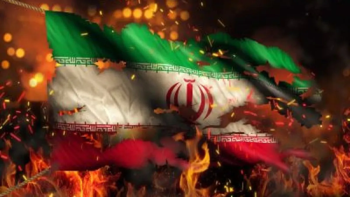 تقرير: إيران.. لماذا لم تسقط القلعة بعد؟