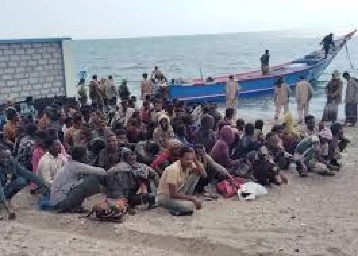 شبوة.. جنوح قارب تهريب 150 مهاجراً إفريقياً أمام ساحل رضوم ووفاة 9