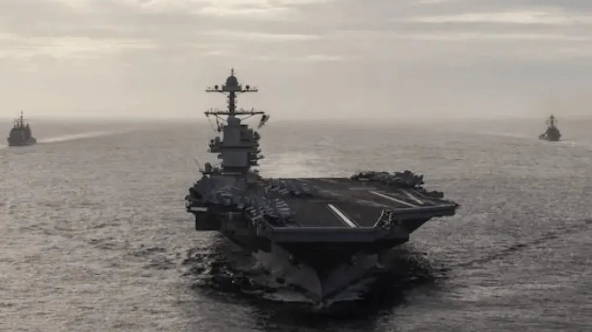 أكبر حاملة طائرات في العالم تعود لـ"كريت" بعد حريق ألحق أضراراً بمسكن طاقمها