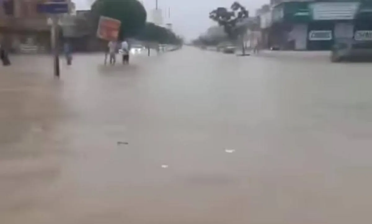 عاصفة شديدة قبالة سواحل المكلا