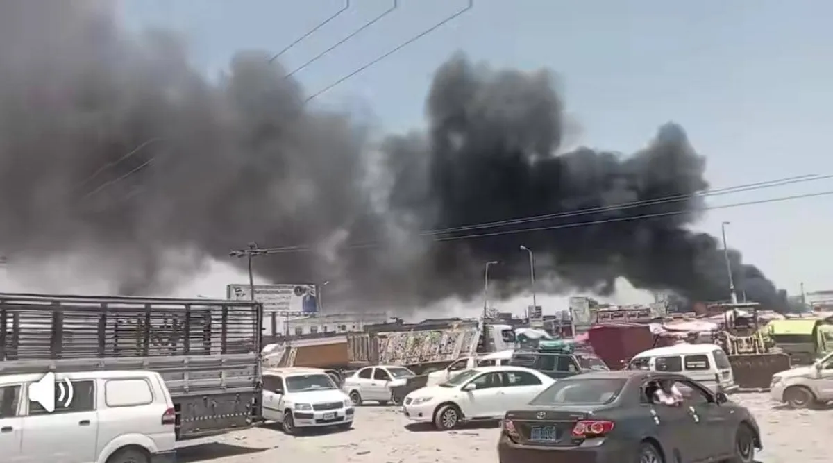 حريق وانفجارات للألعاب النارية في سوق الفيوش بلحج وحالة من الرعب والهلع بين المتسوقين