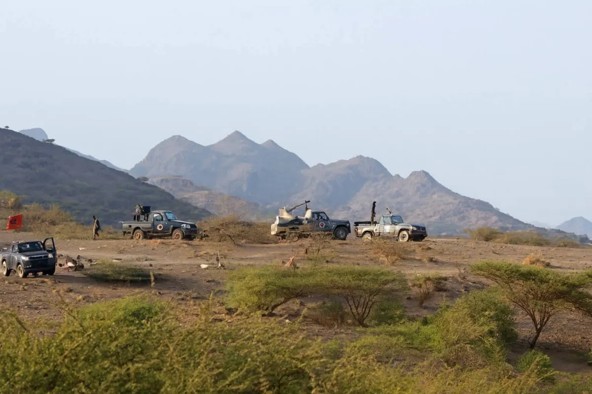 إصابة جنديين في هجوم مسلح استهدف نقطة أمنية في الوازعية بتعز