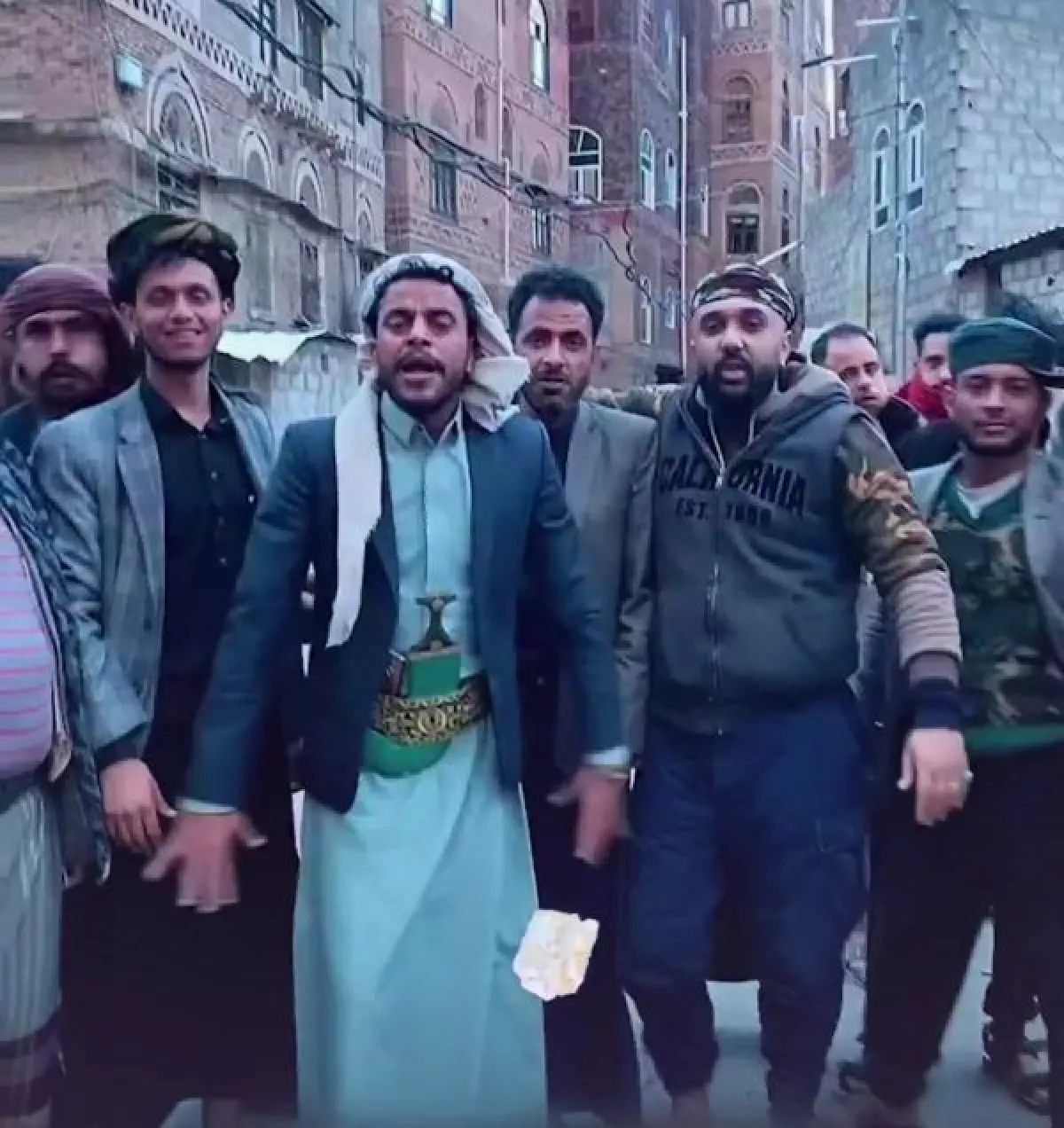 صنعاء.. احتجاجات شعبية في حيي البليلي والمؤيد ضد أسواق عشوائية مستحدثة تابعة لقيادات حوثية