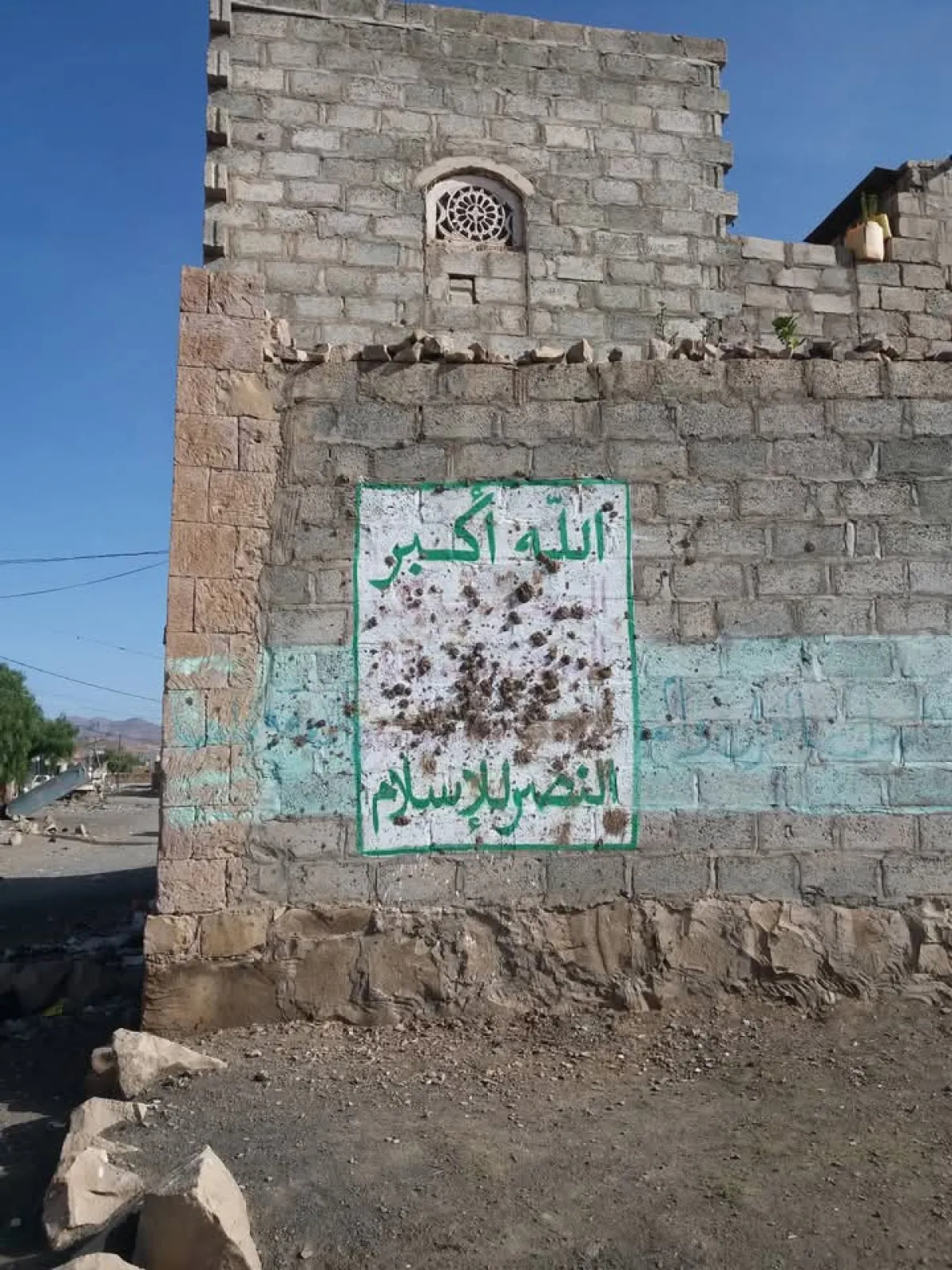 Houthi Militia Pursues Youths in Dhamar's Al-Hada District