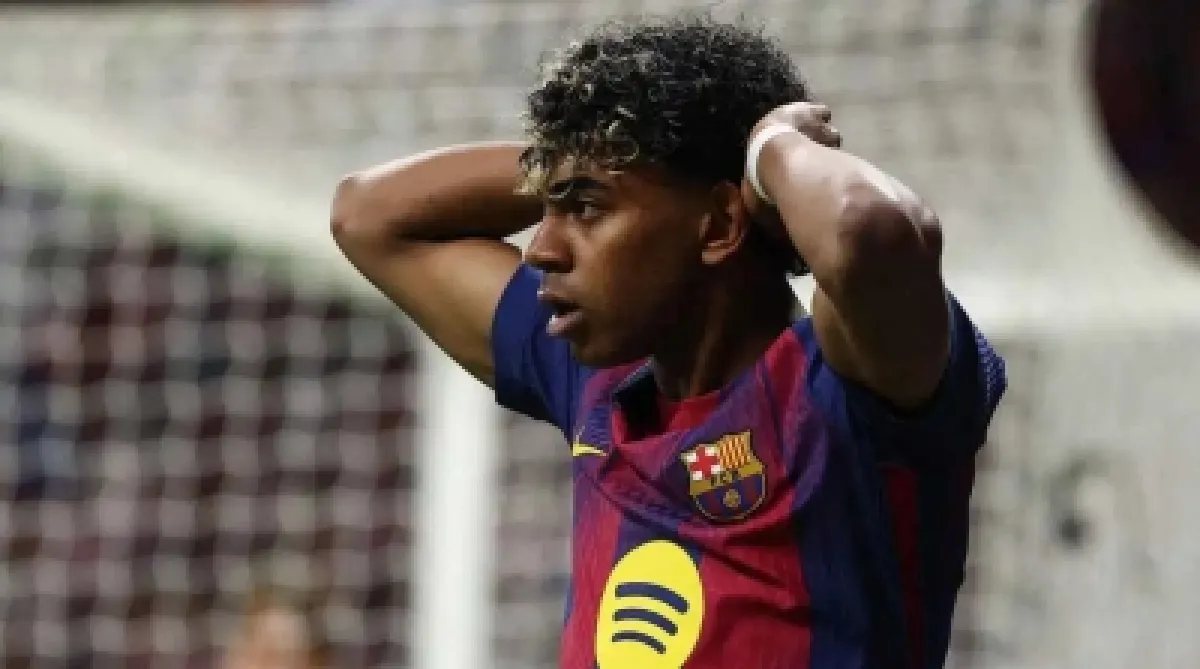 فليك يبرر غضب يامال أمام أتلتيكو: لاعب استثنائي لكنه لا يزال صغيرًا