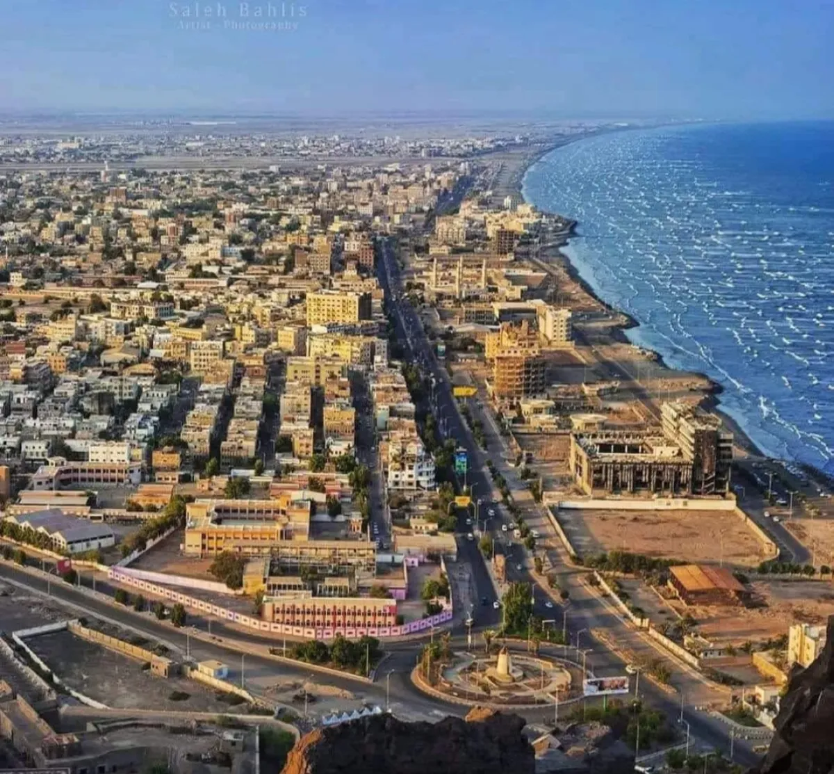 عدن.. مقتل سائق حافلة طعناً والشرطة تكشف الدافع