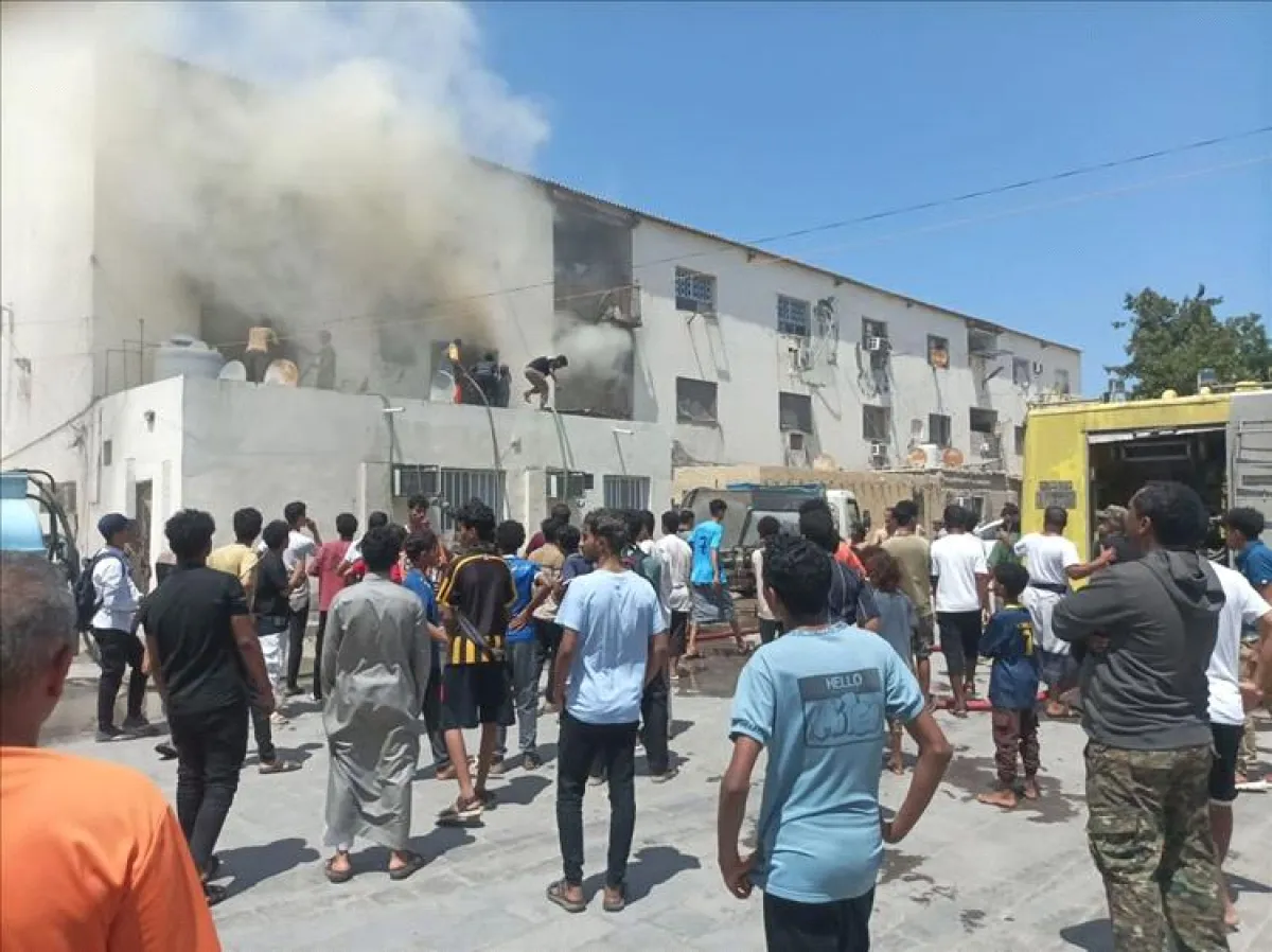 حريق يلتهم شقة سكنية في عدن دون خسائر بشرية