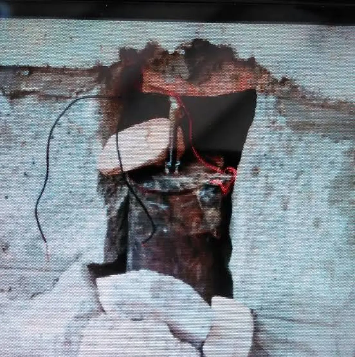 وفاة وإصابة 5 من أسرة واحدة بانفجار عبوتين ناسفتين داخل منزلهم بحجة