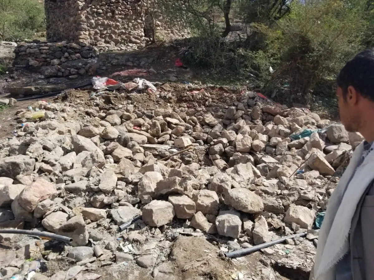 صنعاء.. عصابة حوثية تعتدي ليلاً على "حمام شراق" الطبيعي بهدف ردمه