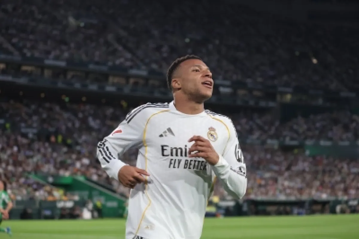 غياب مبابي عن الكلاسيكو يشعل الجدل في ريال مدريد