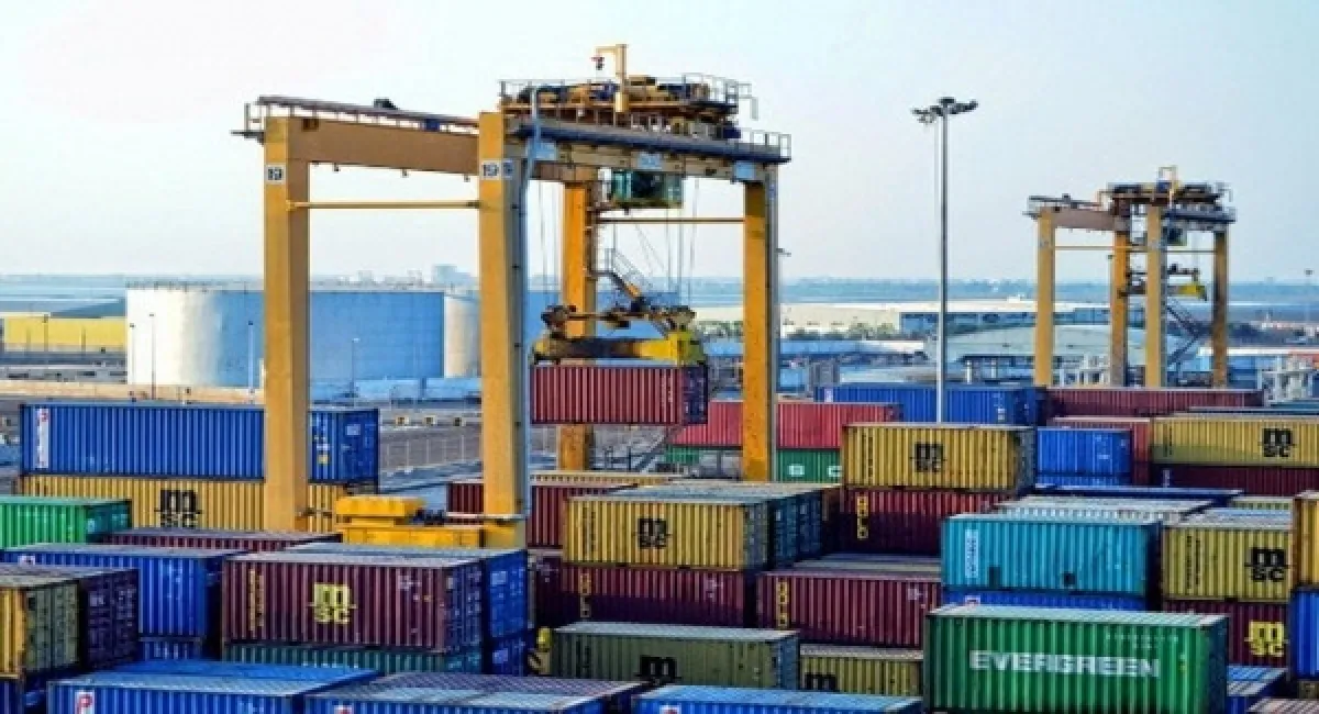 تقرير دولي: تراجع واردات الوقود والغذاء إلى موانئ الحكومة اليمنية بنسبة 18%