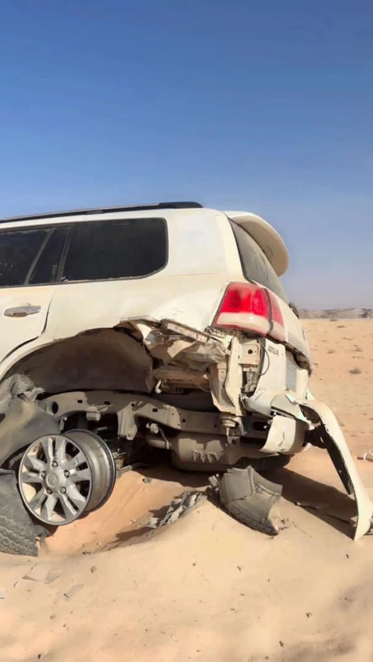 نجاة نجل شيخ قبلي من انفجار لغم حوثي في صحراء الجوف
