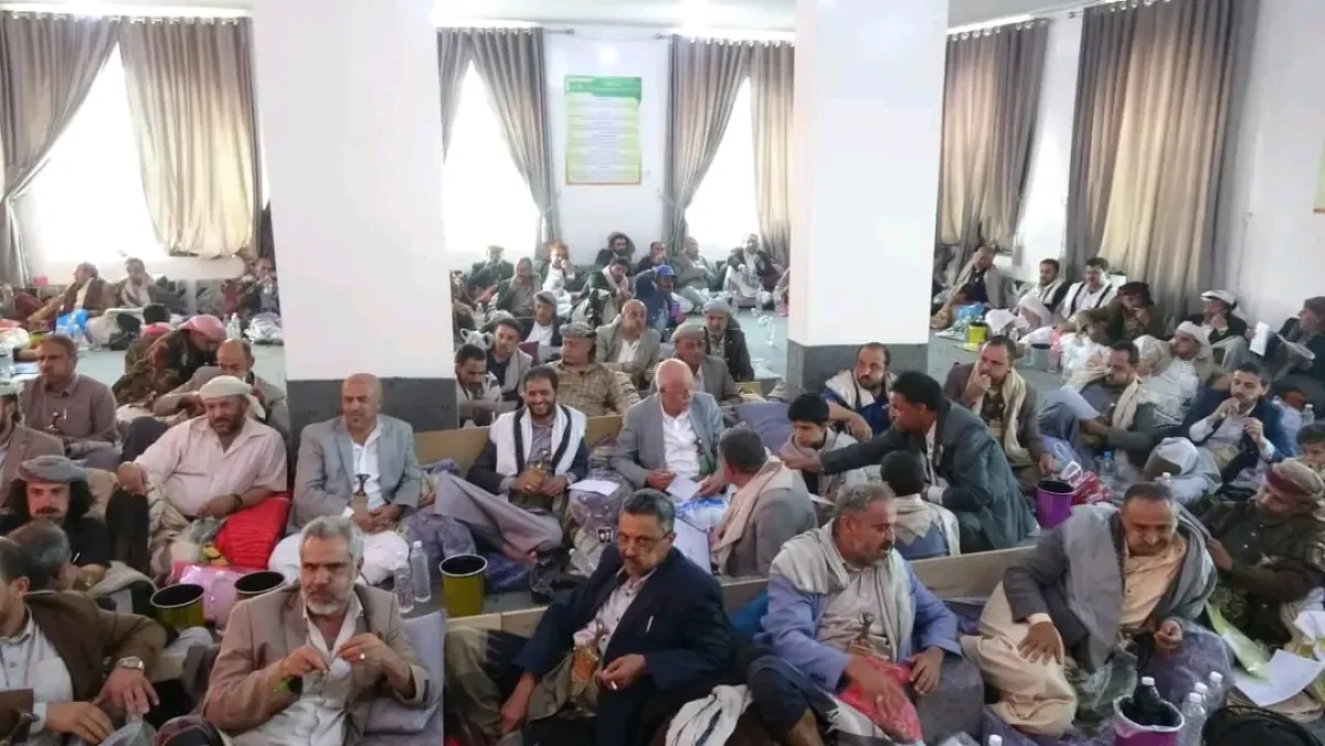 الحوثيون يختتمون دورة لتوسيع شبكات المخبرين والتعبئة الأمنية في إب