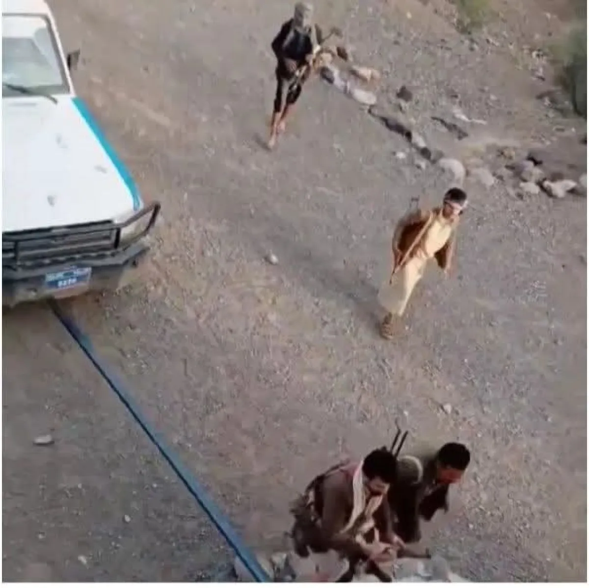 قيادي أمني حوثي يقتحم منزل مواطن في مديرية قفلة عذر بعمران