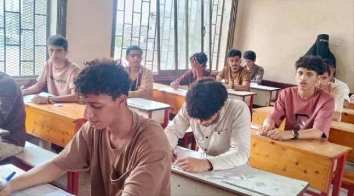 أزمة الكهرباء تضرب امتحانات الثانوية.. اتهامات بتورط الحكومة ومسؤولين يمنيين في تجارة الطاقة
