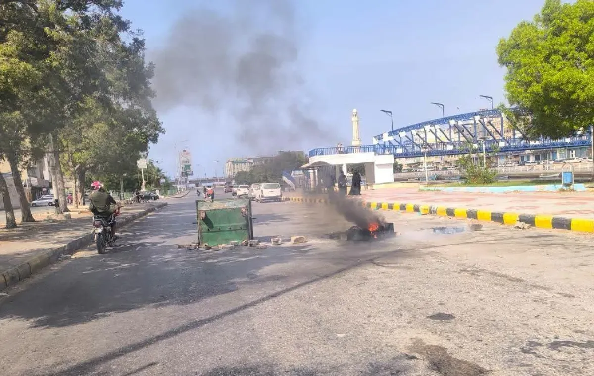Angry Protests Disrupt Mukalla Streets Amidst Rising Public Discontent Over Service Deterioration