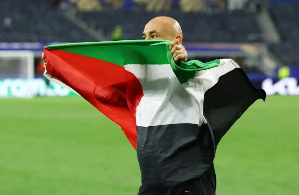 الفيفا ترفض معاقبة حسام حسن على رفع علم فلسطين.. وغضب إسرائيلي