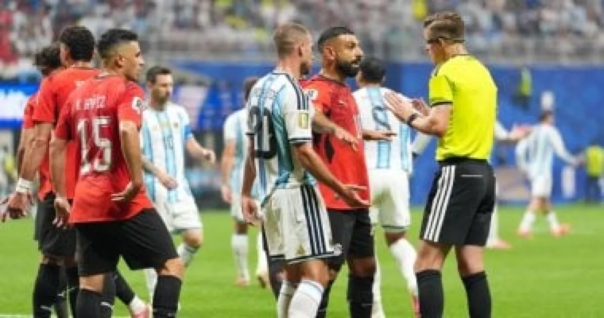 خبير تحكيم فرنسي: إلغاء هدف مصر ضد الأرجنتين كان خطأ فادحاً